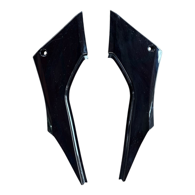 TAPA DECORATIVA DE BATERIA NEGRO 200X6 — TDD-26-BR-NE-1