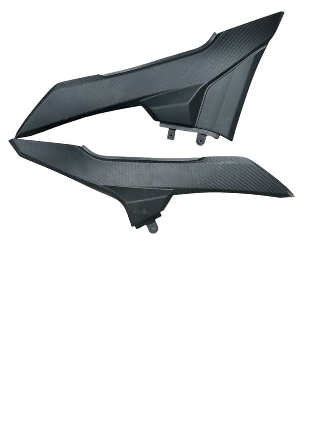 TAPA LATERAL NEGRO R1